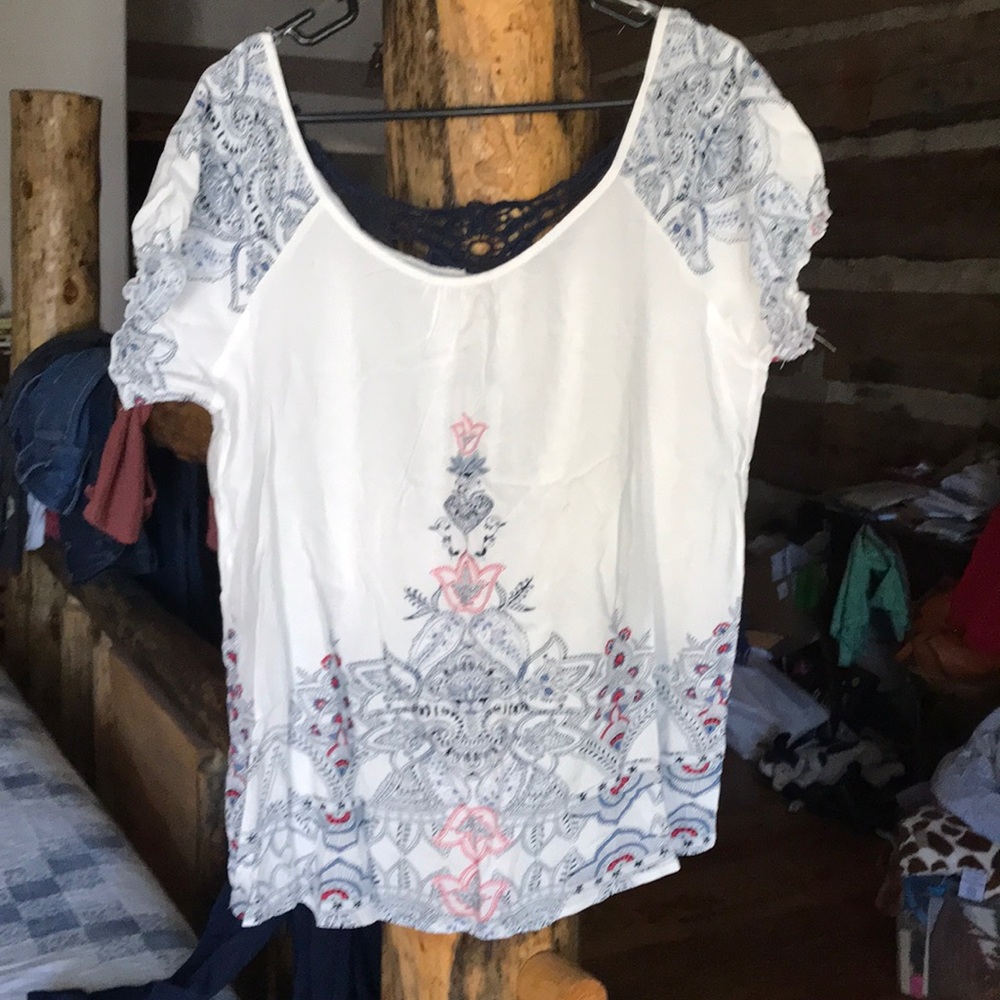 Short sleeved shirt, 100% Rayon.